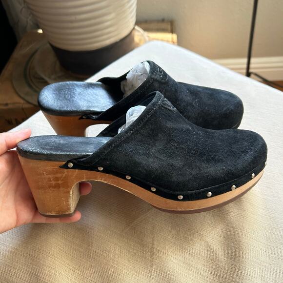 Womens UGG 'Abbie' Black Suede Studded Mules Clogs Shoes Size 8 39 - Picture 1 of 7